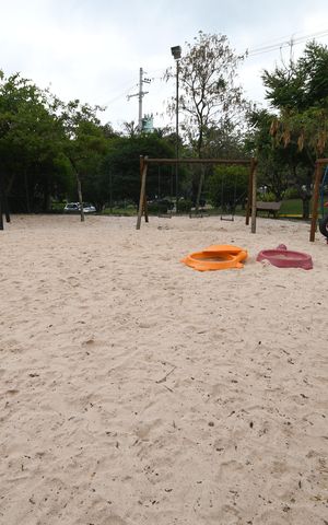 Casa de condomínio à venda com 410m², 5 quartos e 6 vagasÁrea comum - Playground