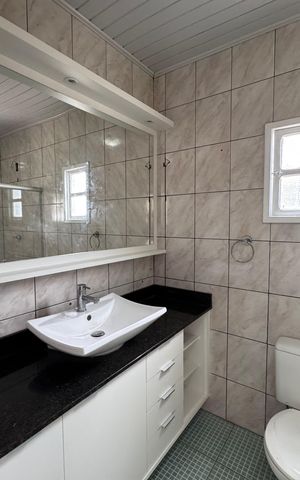 Casa à venda com 110m², 3 quartos e 2 vagas Casa à venda com 110m², 3 quartos e 2 vagasBanheiro