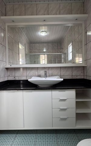 Casa à venda com 110m², 3 quartos e 2 vagas Casa à venda com 110m², 3 quartos e 2 vagasCozinha