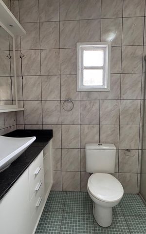Casa à venda com 110m², 3 quartos e 2 vagas Casa à venda com 110m², 3 quartos e 2 vagasBanheiro