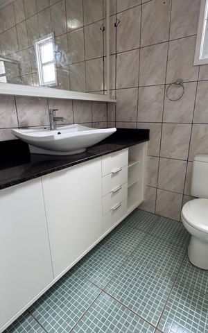Casa à venda com 110m², 3 quartos e 2 vagas Casa à venda com 110m², 3 quartos e 2 vagasBanheiro