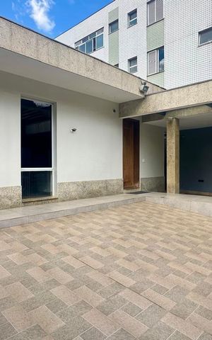 Casa à venda com 287m², 3 quartos e 3 vagas Casa à venda com 287m², 3 quartos e 3 vagasVagas de garagem