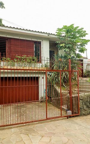 Casa à venda com 226m², 3 quartos e 2 vagasFachada