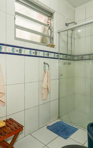 Casa à venda com 226m², 3 quartos e 2 vagasBanheiro da Suíte