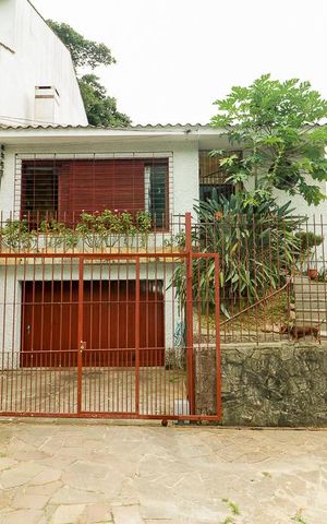 Casa à venda com 226m², 3 quartos e 2 vagasFachada