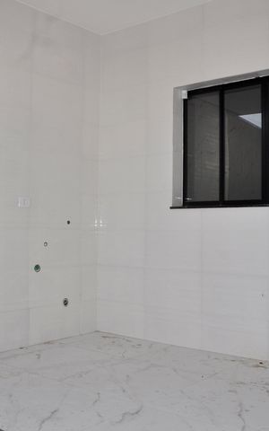 Casa à venda com 130m², 3 quartos e 2 vagas Casa à venda com 130m², 3 quartos e 2 vagasCozinha