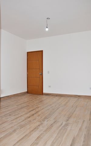 Casa à venda com 130m², 3 quartos e 2 vagas Casa à venda com 130m², 3 quartos e 2 vagasSuíte