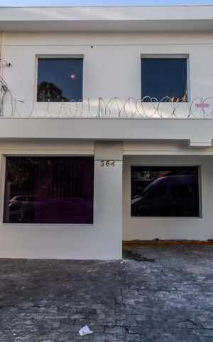 Casa à venda com 226m², 3 quartos e 1 vaga Casa à venda com 226m², 3 quartos e 1 vagaFachada