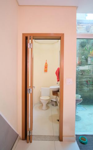 Casa à venda com 145m², 2 quartos e 2 vagasLavabo