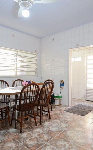 Casa à venda com 212m², 4 quartos e 13 vagas Casa à venda com 212m², 4 quartos e 13 vagasCasa 1 - Cozinha