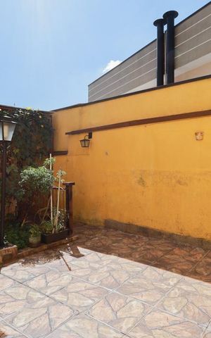 Casa à venda com 212m², 4 quartos e 13 vagas Casa à venda com 212m², 4 quartos e 13 vagasCasa 2 - Quintal