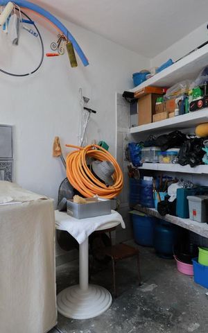 Casa à venda com 212m², 4 quartos e 13 vagas Casa à venda com 212m², 4 quartos e 13 vagasCasa 2 - Área de serviço