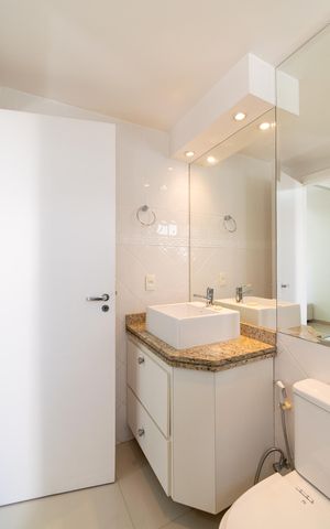 Apartamento para alugar com 130m², 3 quartos e 3 vagas Apartamento para alugar com 130m², 3 quartos e 3 vagasBanheiro da Suíte 2