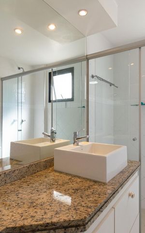 Apartamento para alugar com 130m², 3 quartos e 3 vagas Apartamento para alugar com 130m², 3 quartos e 3 vagasBanheiro da Suíte 1