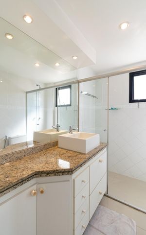 Apartamento para alugar com 130m², 3 quartos e 3 vagas Apartamento para alugar com 130m², 3 quartos e 3 vagasBanheiro da Suíte 1