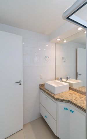 Apartamento para alugar com 130m², 3 quartos e 3 vagas Apartamento para alugar com 130m², 3 quartos e 3 vagasBanheiro Social