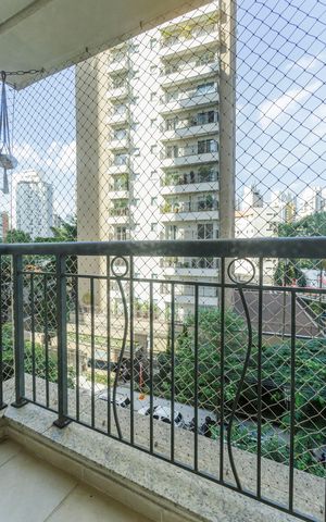 Apartamento à venda com 226m², 3 quartos e 4 vagas Apartamento à venda com 226m², 3 quartos e 4 vagasVaranda da Suíte 2