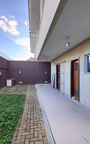 Casa de condomínio à venda com 662m², 4 quartos e 2 vagas Casa de condomínio à venda com 662m², 4 quartos e 2 vagasÁrea externa