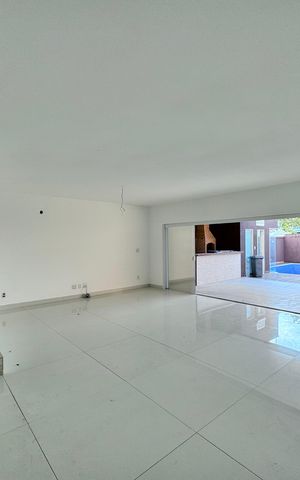 Casa de condomínio à venda com 662m², 4 quartos e 2 vagas Casa de condomínio à venda com 662m², 4 quartos e 2 vagasSala