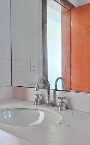 Casa de condomínio à venda com 662m², 4 quartos e 2 vagas Casa de condomínio à venda com 662m², 4 quartos e 2 vagasSuíte 3 - Banheiro