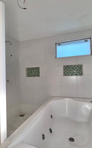 Casa de condomínio à venda com 662m², 4 quartos e 2 vagas Casa de condomínio à venda com 662m², 4 quartos e 2 vagasSuíte 1 - Banheiro