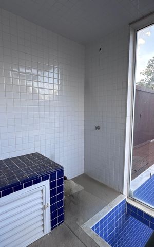 Casa de condomínio à venda com 662m², 4 quartos e 2 vagas Casa de condomínio à venda com 662m², 4 quartos e 2 vagasÁrea externa