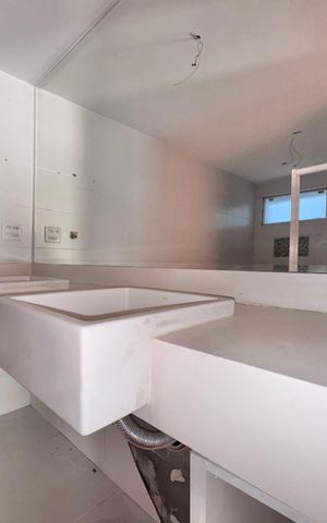 Casa de condomínio à venda com 662m², 4 quartos e 2 vagas Casa de condomínio à venda com 662m², 4 quartos e 2 vagasSuíte 1 - Banheiro
