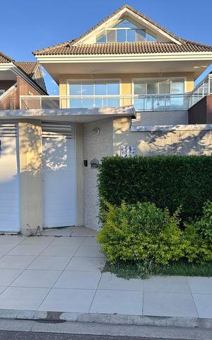 Casa de condomínio à venda com 662m², 4 quartos e 2 vagas Casa de condomínio à venda com 662m², 4 quartos e 2 vagasPlaquinha Quinto Andar