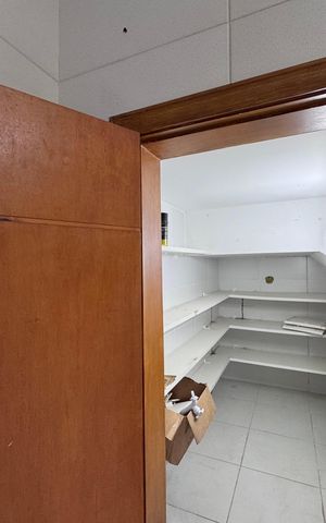 Casa de condomínio à venda com 662m², 4 quartos e 2 vagas Casa de condomínio à venda com 662m², 4 quartos e 2 vagasCozinha - Despensa