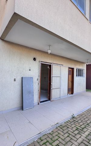 Casa de condomínio à venda com 662m², 4 quartos e 2 vagas Casa de condomínio à venda com 662m², 4 quartos e 2 vagasÁrea externa