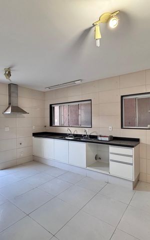 Casa de condomínio à venda com 662m², 4 quartos e 2 vagas Casa de condomínio à venda com 662m², 4 quartos e 2 vagasCozinha