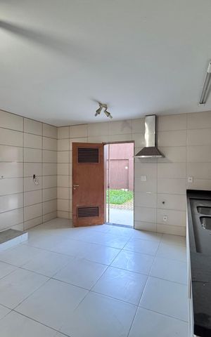 Casa de condomínio à venda com 662m², 4 quartos e 2 vagas Casa de condomínio à venda com 662m², 4 quartos e 2 vagasCozinha