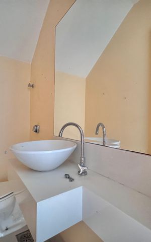 Casa de condomínio à venda com 662m², 4 quartos e 2 vagas Casa de condomínio à venda com 662m², 4 quartos e 2 vagasLavabo