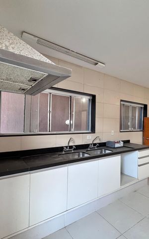 Casa de condomínio à venda com 662m², 4 quartos e 2 vagas Casa de condomínio à venda com 662m², 4 quartos e 2 vagasCozinha