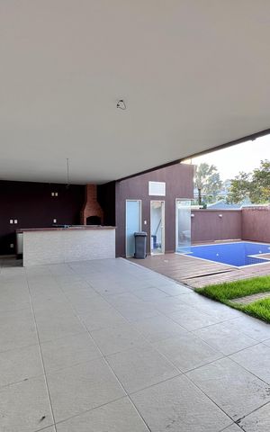 Casa de condomínio à venda com 662m², 4 quartos e 2 vagas Casa de condomínio à venda com 662m², 4 quartos e 2 vagasÁrea externa