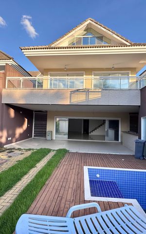 Casa de condomínio à venda com 662m², 4 quartos e 2 vagas Casa de condomínio à venda com 662m², 4 quartos e 2 vagasÁrea externa