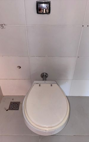 Casa de condomínio à venda com 662m², 4 quartos e 2 vagas Casa de condomínio à venda com 662m², 4 quartos e 2 vagasSuíte 1 - Banheiro