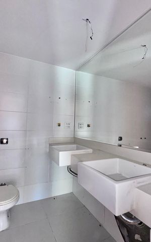 Casa de condomínio à venda com 662m², 4 quartos e 2 vagas Casa de condomínio à venda com 662m², 4 quartos e 2 vagasSuíte 1 - Banheiro