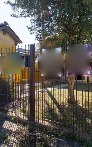 Casa à venda com 300m², 5 quartos e 4 vagas Casa à venda com 300m², 5 quartos e 4 vagasFachada