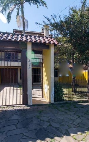 Casa à venda com 300m², 5 quartos e 4 vagas Casa à venda com 300m², 5 quartos e 4 vagasFachada