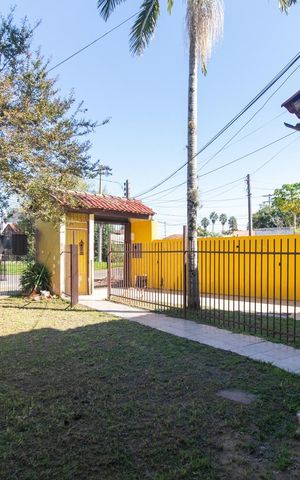 Casa à venda com 300m², 5 quartos e 4 vagas Casa à venda com 300m², 5 quartos e 4 vagasÁrea externa