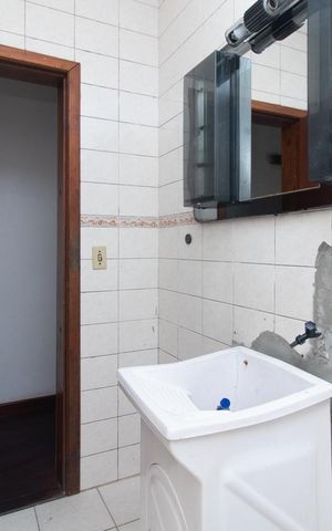 Casa à venda com 300m², 5 quartos e 4 vagas Casa à venda com 300m², 5 quartos e 4 vagasBanheiro social