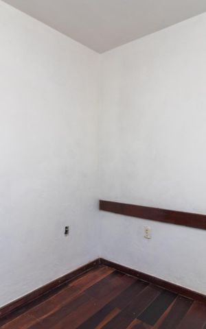 Casa à venda com 300m², 5 quartos e 4 vagas Casa à venda com 300m², 5 quartos e 4 vagasQuarto 1