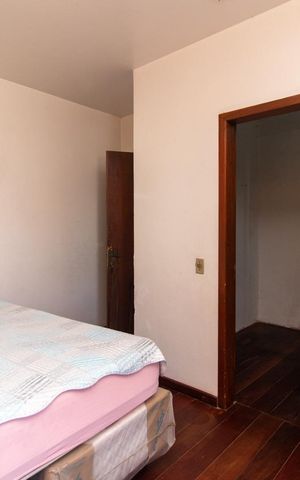 Casa à venda com 300m², 5 quartos e 4 vagas Casa à venda com 300m², 5 quartos e 4 vagasSuíte
