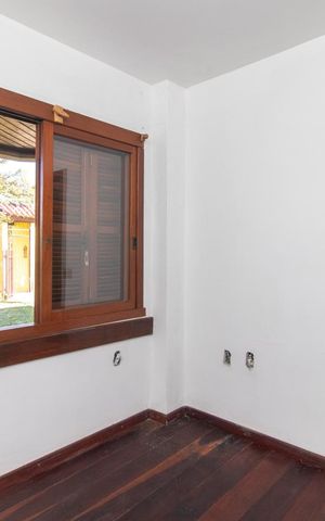 Casa à venda com 300m², 5 quartos e 4 vagas Casa à venda com 300m², 5 quartos e 4 vagasQuarto 1