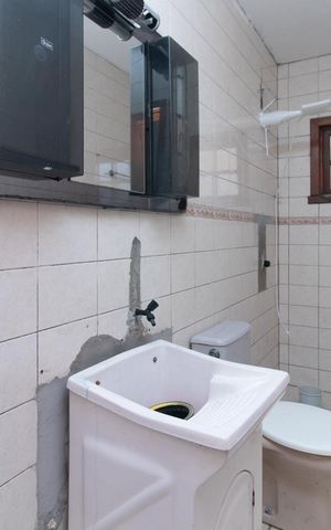 Casa à venda com 300m², 5 quartos e 4 vagas Casa à venda com 300m², 5 quartos e 4 vagasBanheiro social