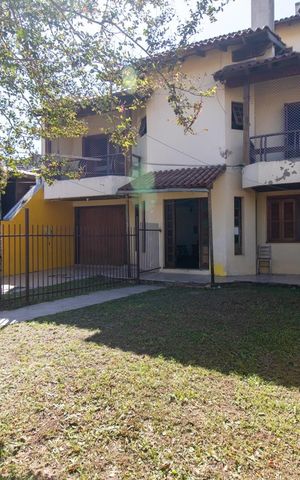 Casa à venda com 300m², 5 quartos e 4 vagas Casa à venda com 300m², 5 quartos e 4 vagasFachada