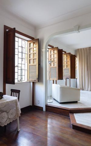 Casa à venda com 190m², 4 quartos e 2 vagas Casa à venda com 190m², 4 quartos e 2 vagasSala