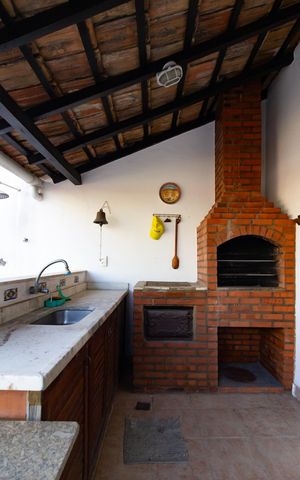 Casa à venda com 190m², 4 quartos e 2 vagas Casa à venda com 190m², 4 quartos e 2 vagasTerraço