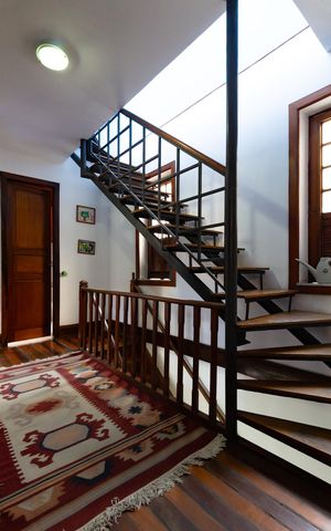 Casa à venda com 190m², 4 quartos e 2 vagas Casa à venda com 190m², 4 quartos e 2 vagasCorredor segundo andar